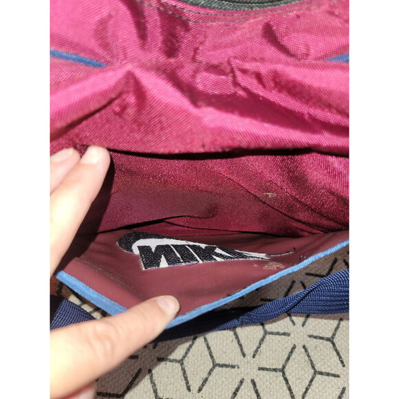 NIKE Y2K MAROON & NAVY DUFFLE BAG W SHOULDER STRAP - Picture 2 of 15